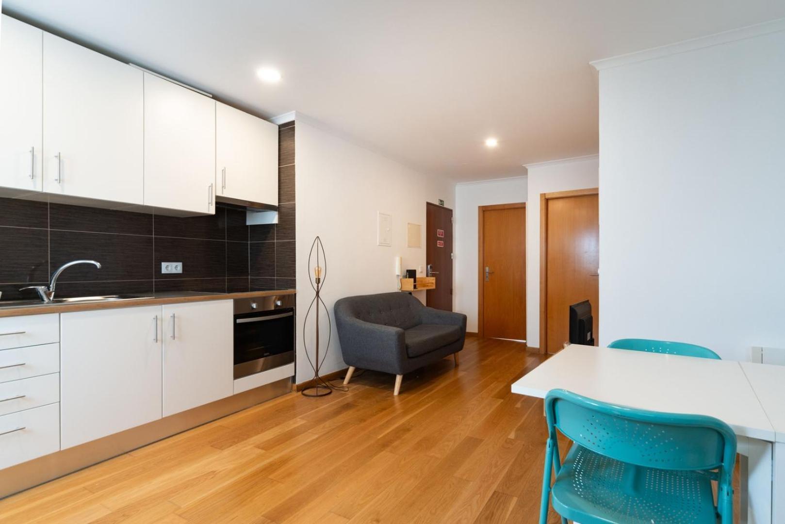 2-Bed Apt With Cozy Private Terrace At Intendente * Lissabon