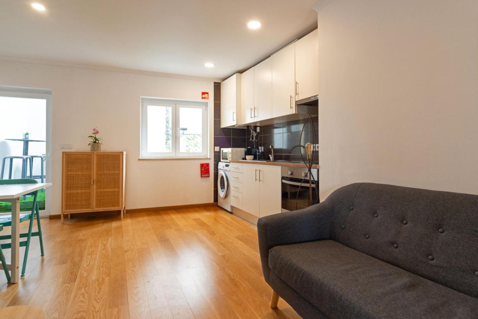 2-Bed Apt With Cozy Private Terrace At Intendente * Lissabon