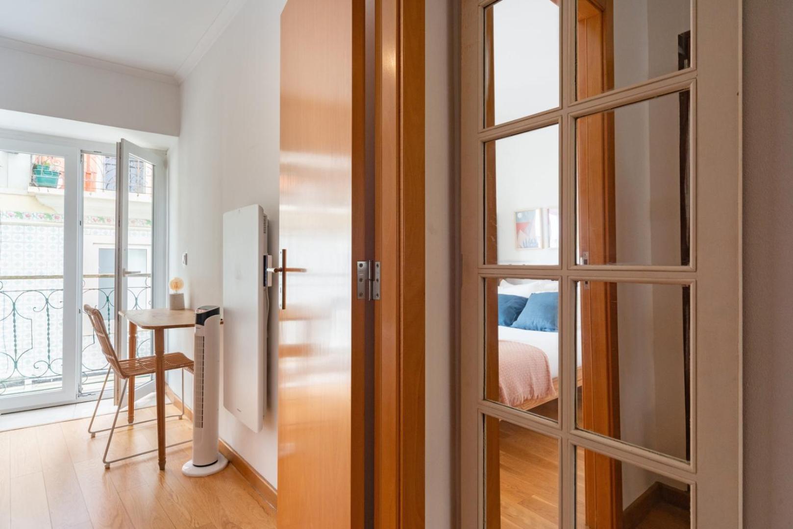 2-Bed Apt With Cozy Private Terrace At Intendente * Lissabon