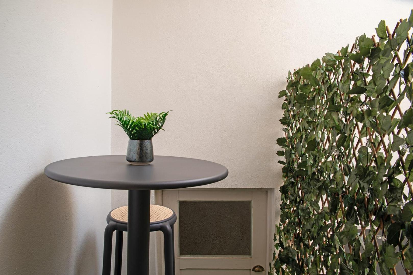 Apartment 2-Bed Apt With Cozy Private Terrace At Intendente