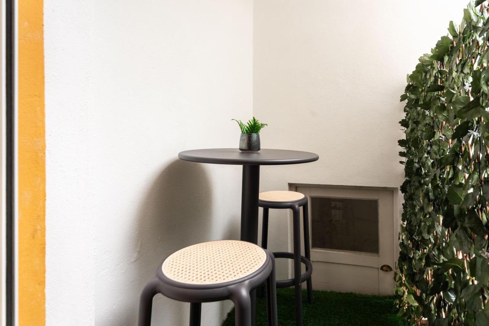 Apartment 2-Bed Apt With Cozy Private Terrace At Intendente *