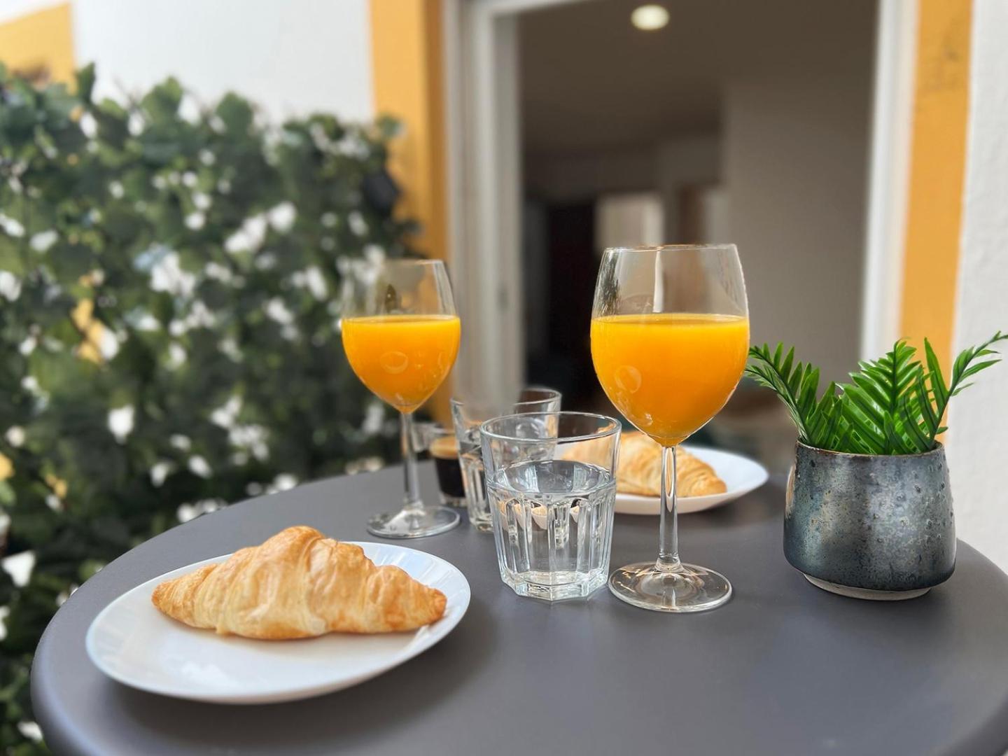 2-bed With Cozy Private Terrace At Intendente * Lisboa