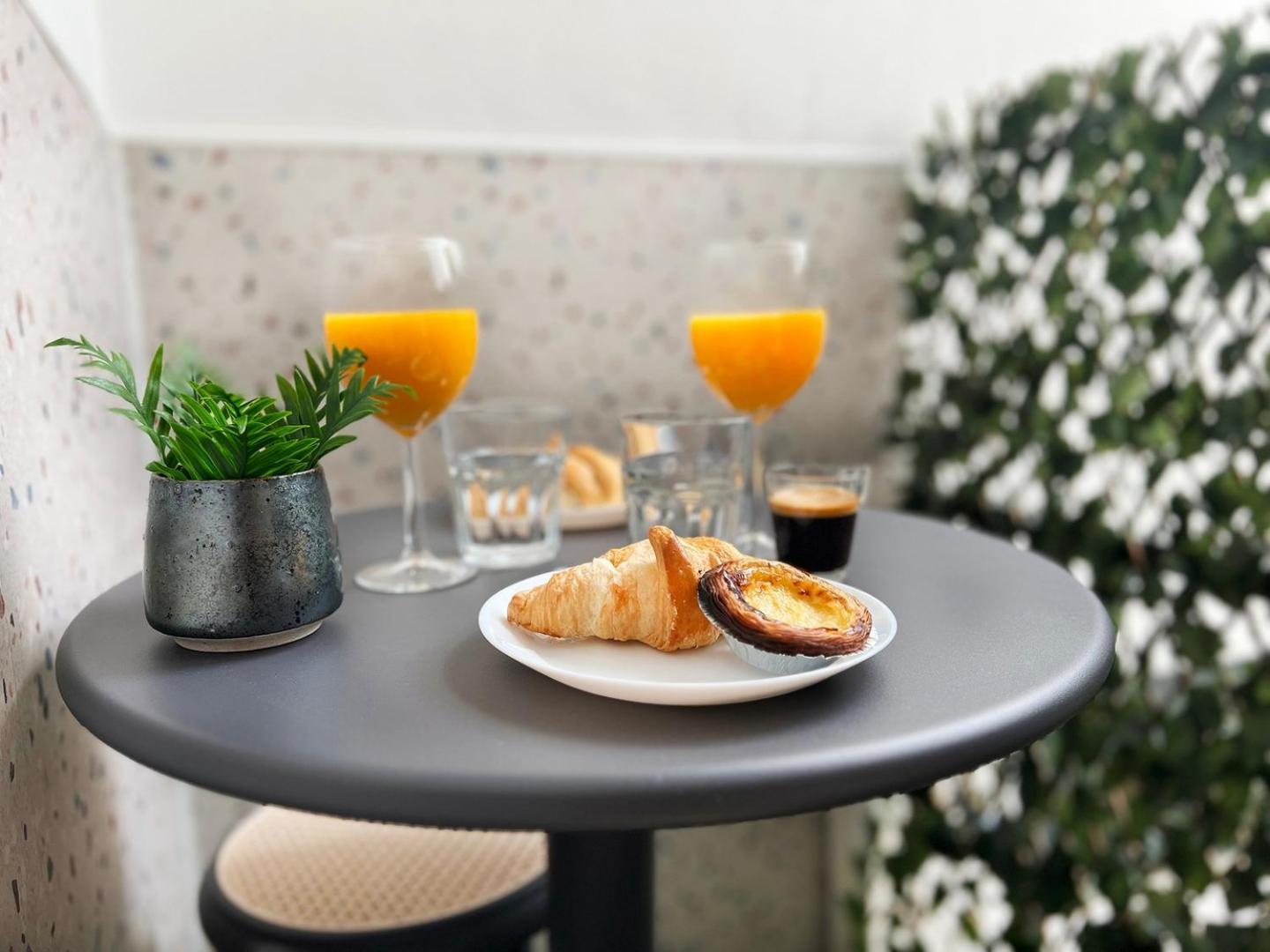 2-bed With Cozy Private Terrace At Intendente Lisboa