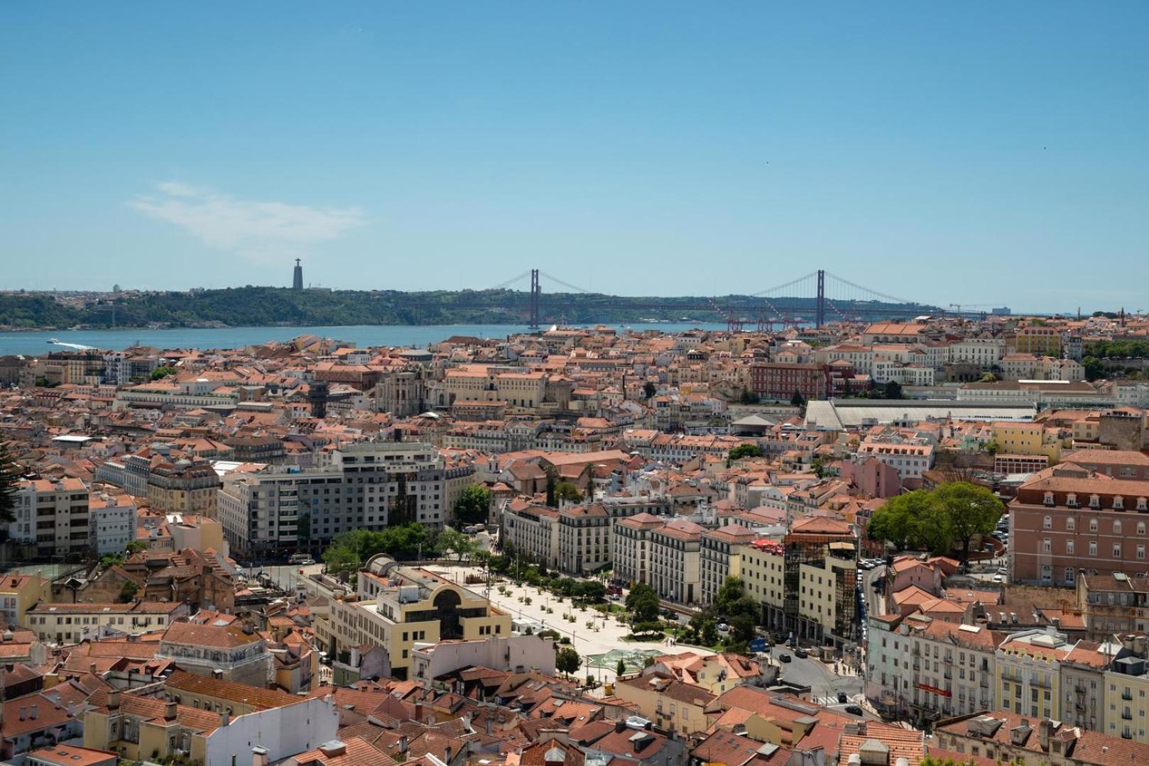 2-bed With Cozy Private Terrace At Intendente * Lisboa